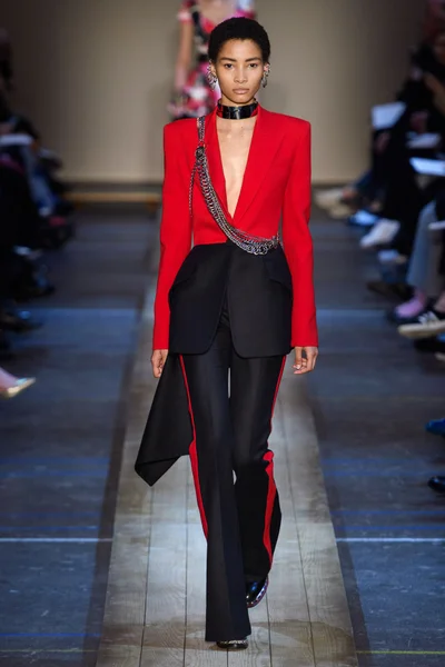 Look 10